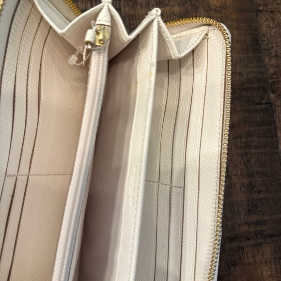 Coach Beige and Cream Wallet - Picture 4 of 4